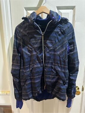 Lululemon Run Hustle Jacket Hooded Navy Black Striped 8